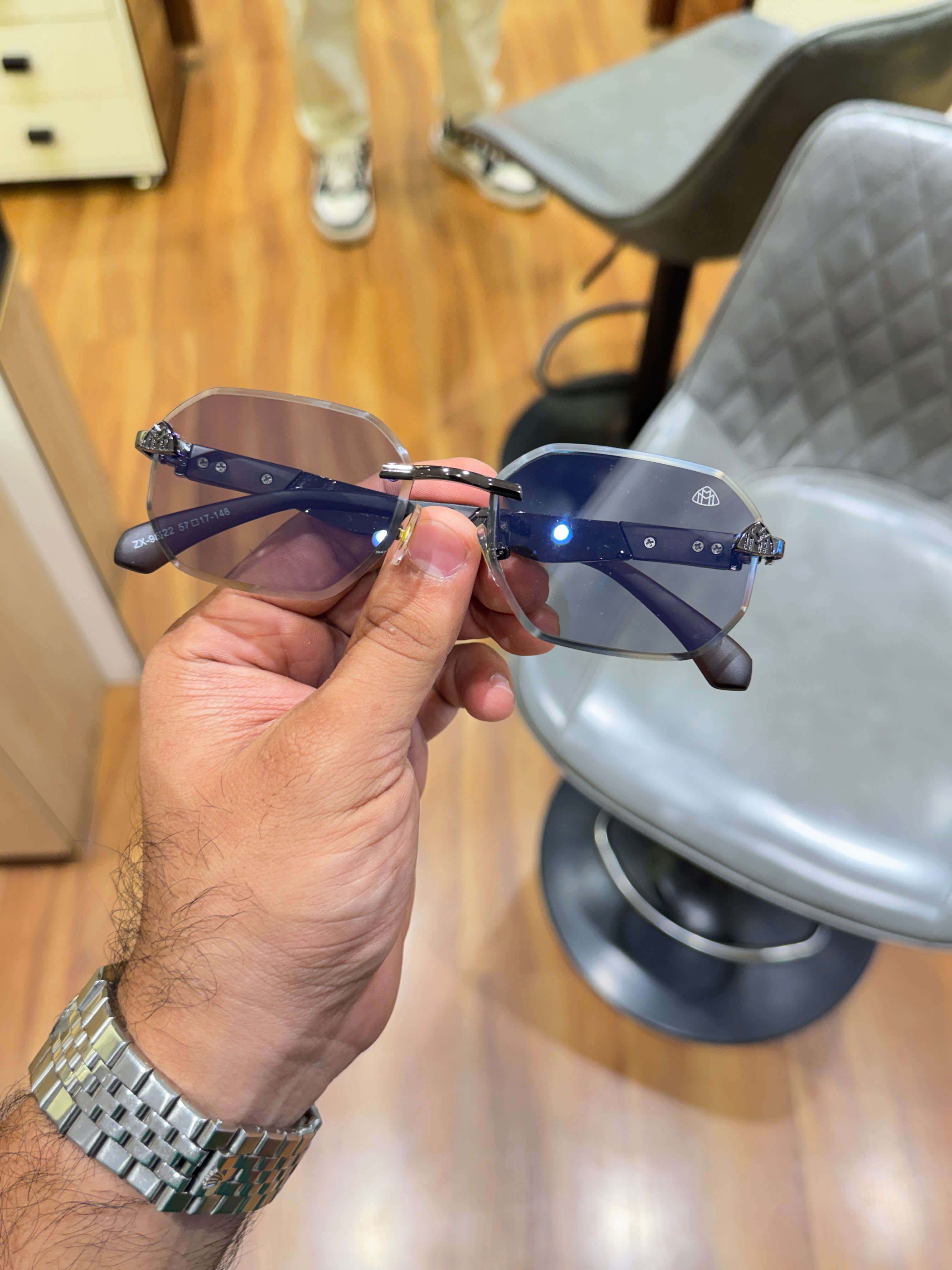 Maybach 98522 gun grey only 🥳🥳🥳💯💯💯💯